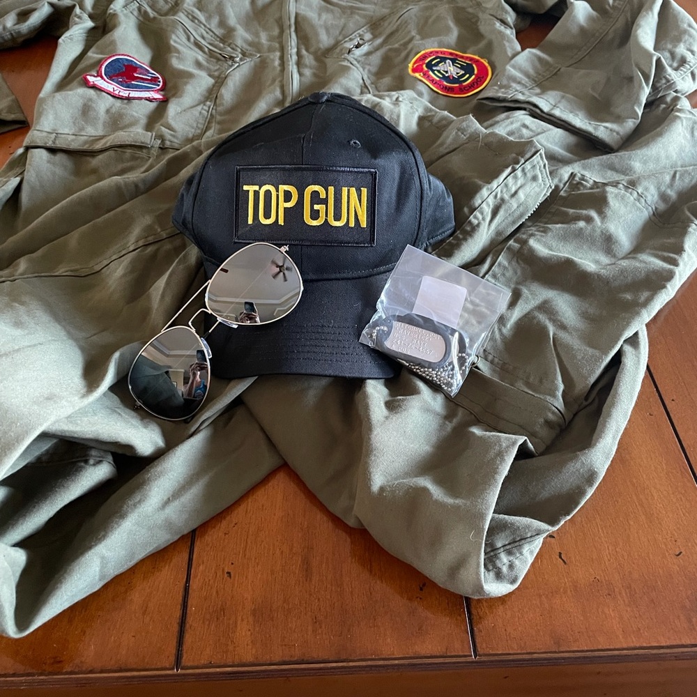 Top Gun Maverick Halloween costume- flight suit & accessories